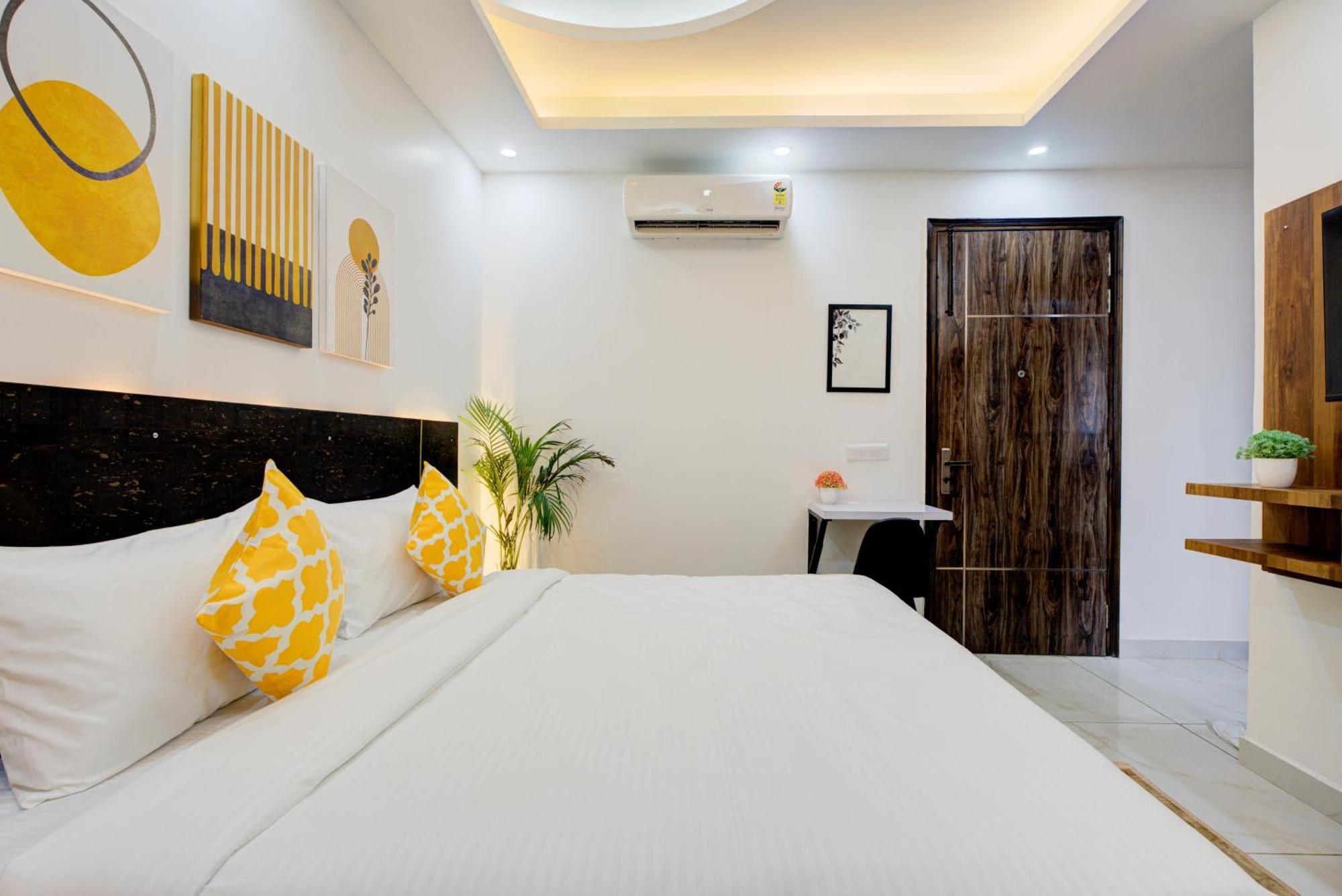 The Empire Studioz Hotel Golf Course Road Studio With Kitchen & Balcony One Horizon Center Paras Hospital Cyber City 구르가온 외부 사진