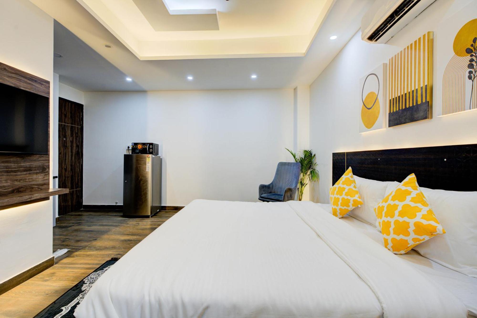 The Empire Studioz Hotel Golf Course Road Studio With Kitchen & Balcony One Horizon Center Paras Hospital Cyber City 구르가온 외부 사진